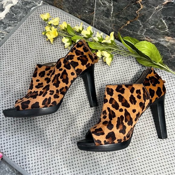 Banana Republic Shoes - Banana Republic Cheetah Heels